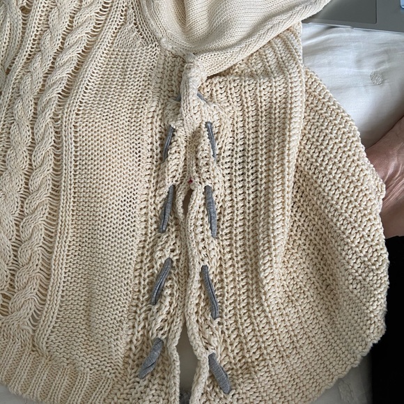 Label and Thread cable side tie sweater - Picture 3 of 5